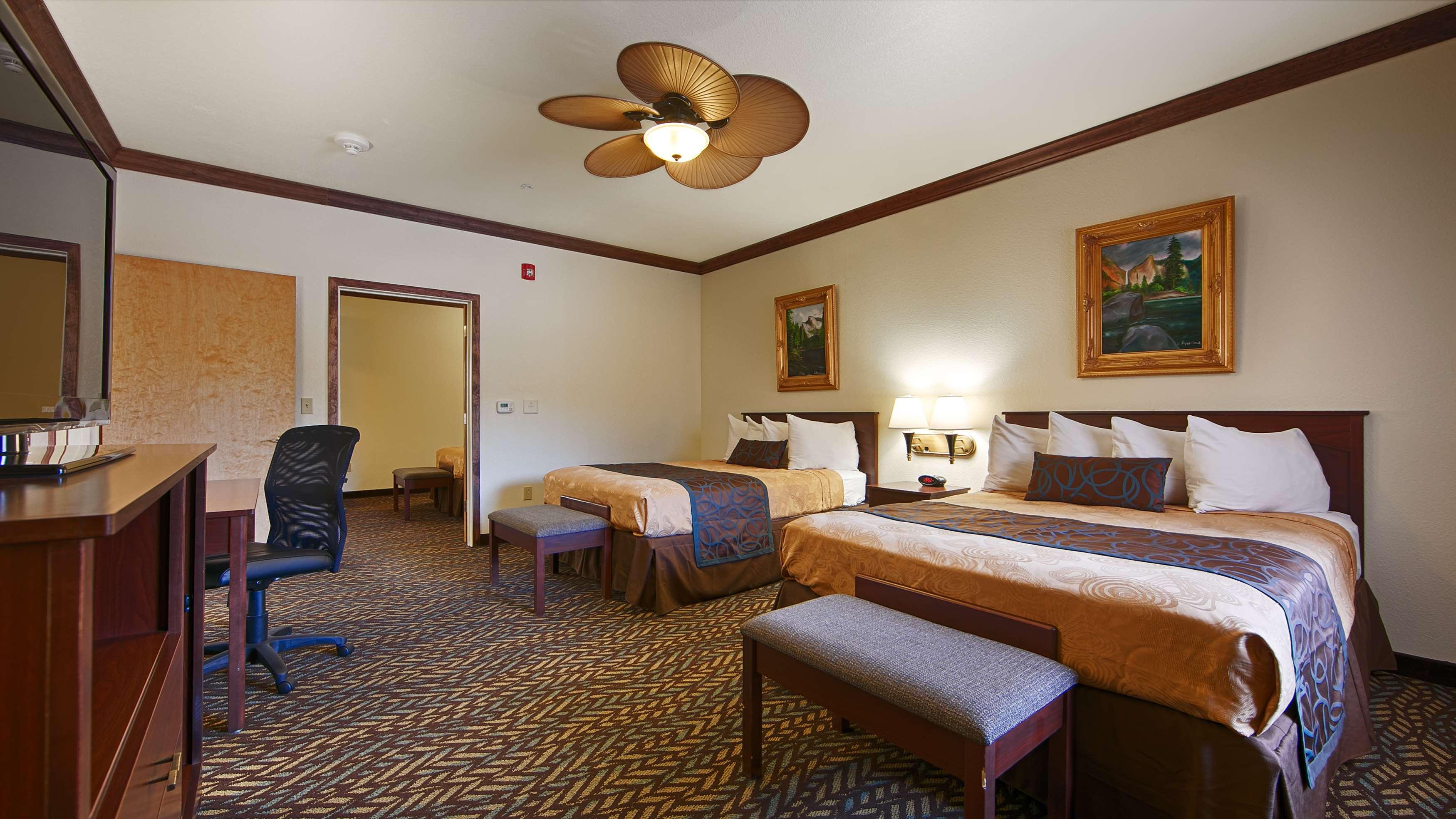 Western Yosemite Gateway Hotel 3*